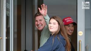 Todd Chrisley Smiles in First Public Outing Since Trump Pardon – A Joyful Family Reunion Begins